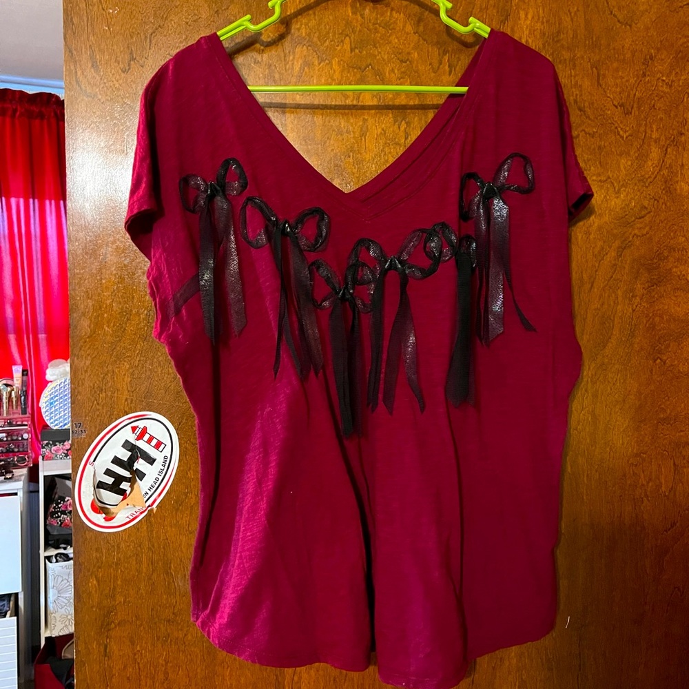 Lane Bryant- Vneck Decorative Bow T-shirt- Sz 14/16
